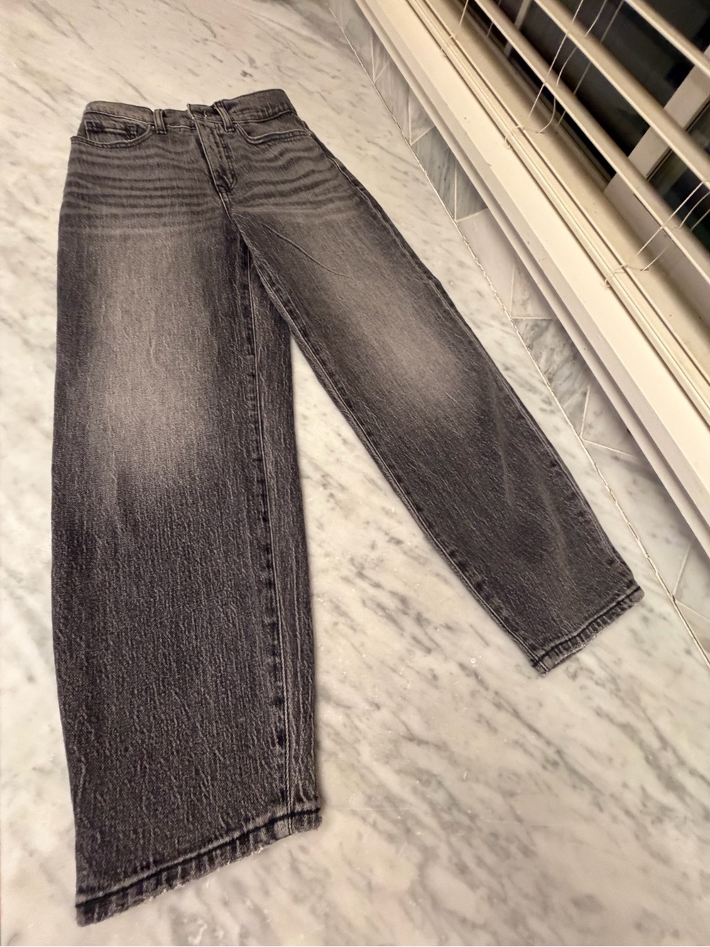 Evereve- High-Rise Washed Black Women’s Jeans- size 24.